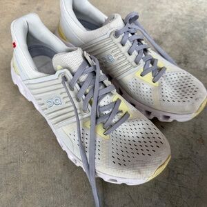 On Women's White, Gray & Yellow Cloud-Style Running Shoes - Swiss Engineering